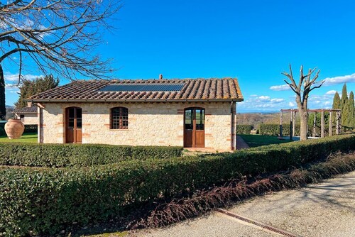 The independent Capannina on the Tuscan hills