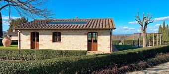 The independent Capannina on the Tuscan hills