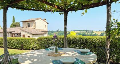 La Capannina with view over the green tuscany hills