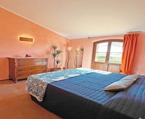 2 soverom, strykejern/-brett, reiseseng for barn og wi-fi