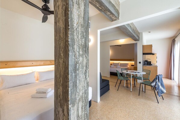 2 bedrooms, iron/ironing board, free WiFi, bed sheets