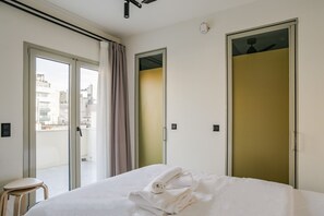 Iron/ironing board, free WiFi, bed sheets