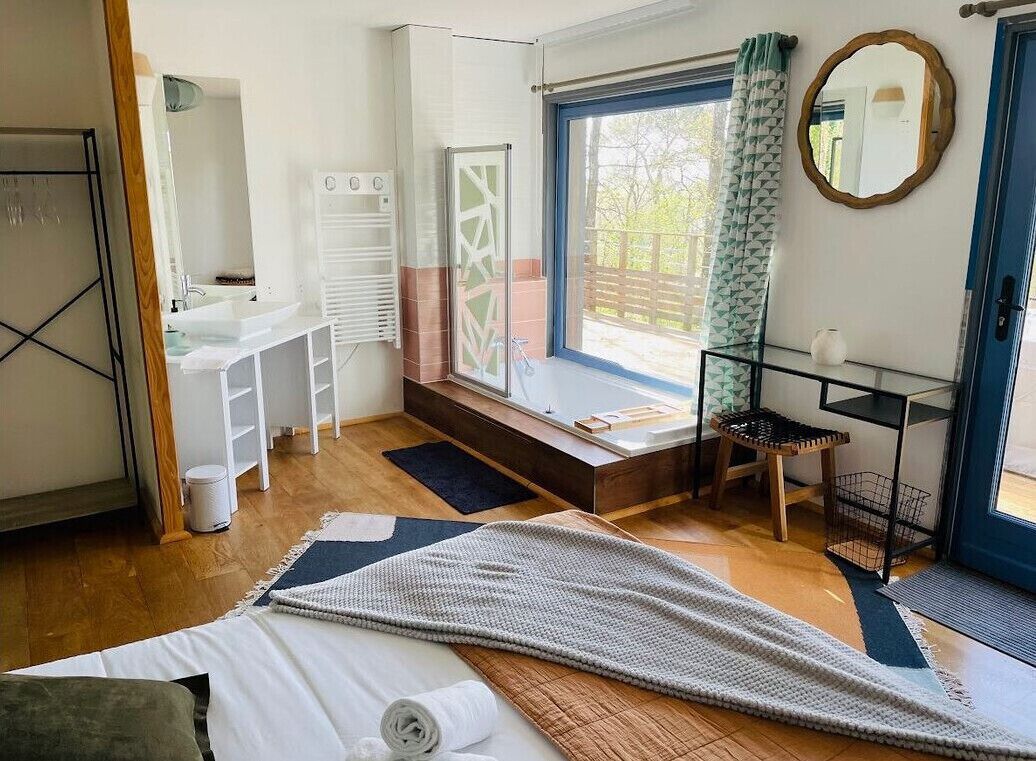 3 chambres, coffres-forts dans les chambres, fer et planche à repasser