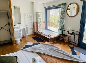 3 bedrooms, in-room safe, iron/ironing board, free WiFi - Lodge du Lac, nature escape near Beauval Zoo (Chemillé-sur-Indrois)