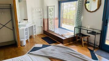 3 chambres, coffres-forts dans les chambres, fer et planche Ă repasser
