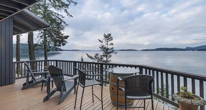 Three-bedroom waterfront! Close to town! CHNL