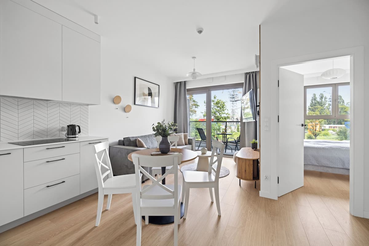 Comfort Apartment | Premium bedding, blackout curtains, iron/ironing board, free WiFi