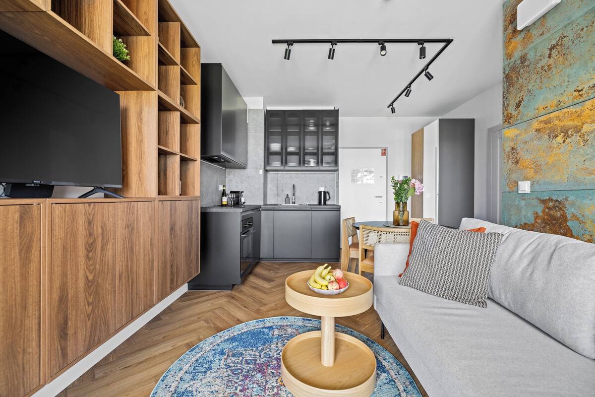 Comfort Apartment | Premium bedding, blackout curtains, iron/ironing board, free WiFi