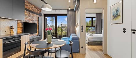 Comfort-Apartment | Individuell dekoriert, Verdunkelungsvorhänge, Bügeleisen/Bügelbrett