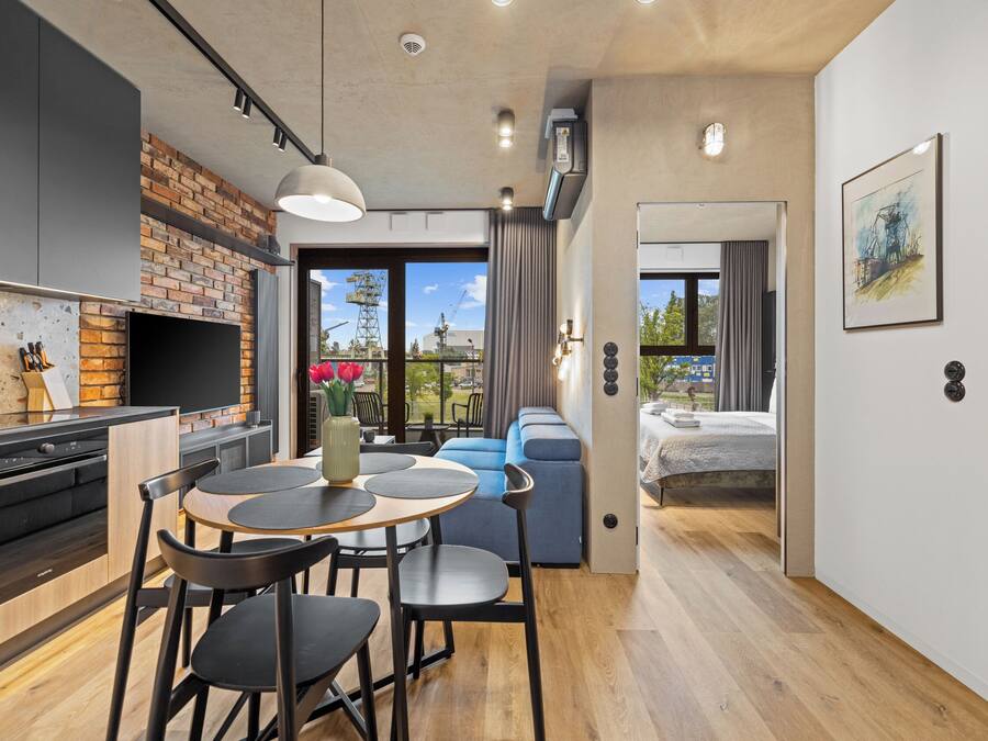 Comfort Apartment | Dihias secara berasingan, langsir/tirai gelap terus