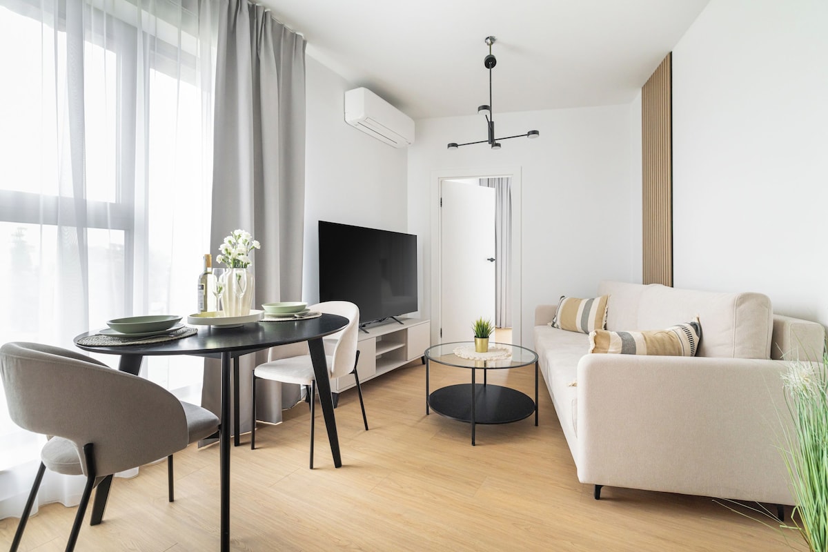 Comfort Apartment | Premium bedding, blackout curtains, iron/ironing board, free WiFi
