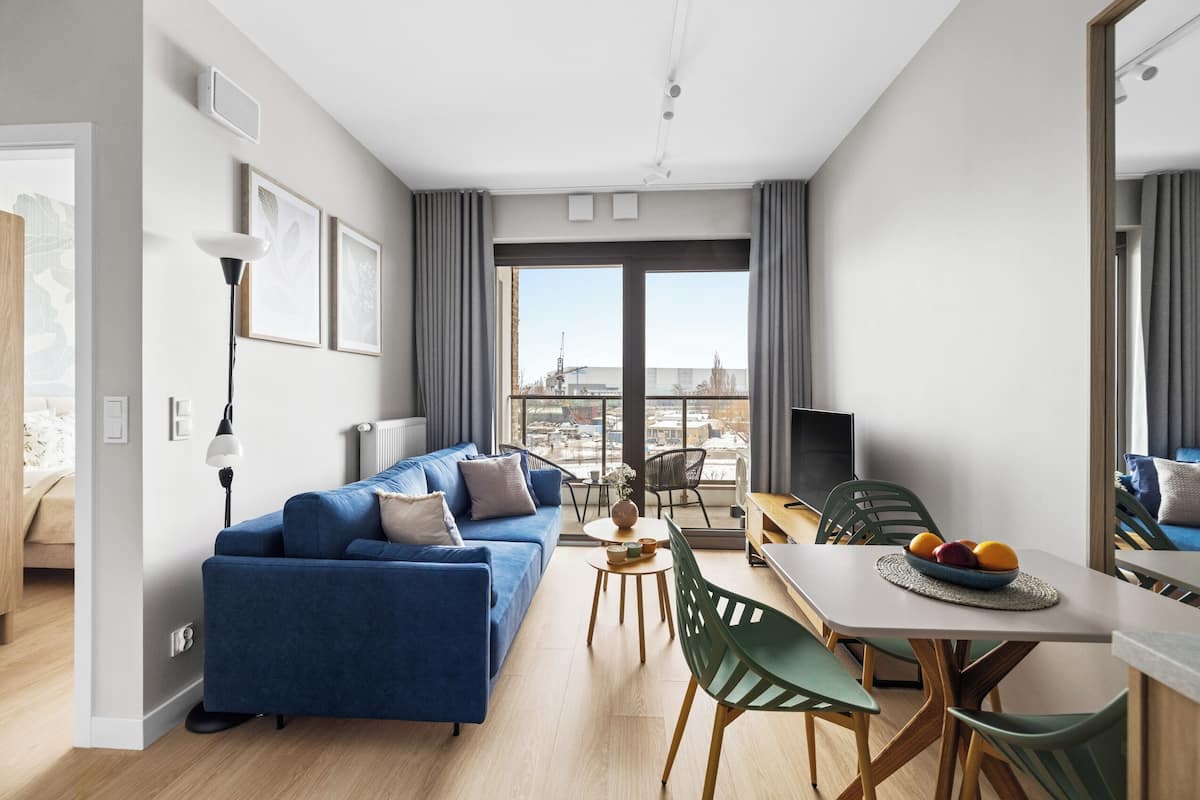 Comfort Apartment | Premium bedding, blackout curtains, iron/ironing board, free WiFi