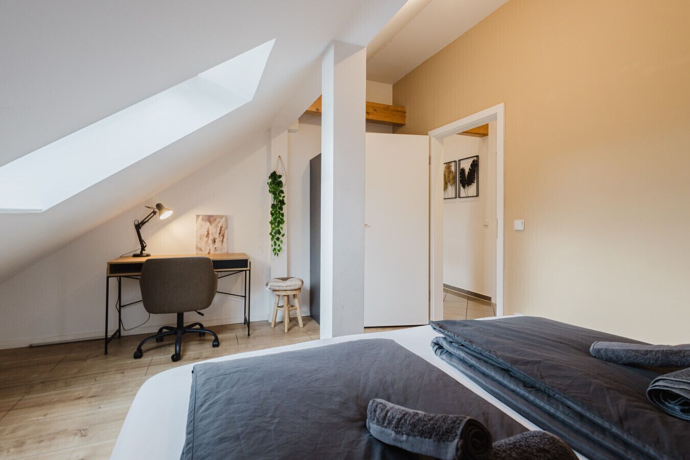 1 Schlafzimmer, Schreibtisch, WLAN, Bettwäsche
