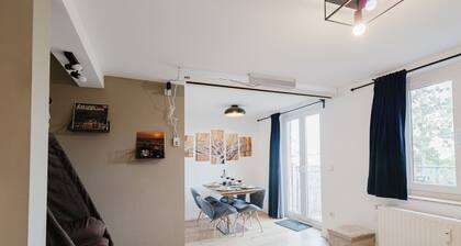 Relax Lounge|Projector|Screen|Relaxation|Central