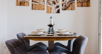 Relax Lounge|Projector|Screen|Relaxation|Central