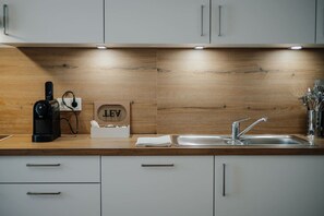 Fridge, microwave, oven, stovetop - CityHeart Apartment | Old town | Central (Passau)