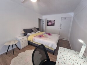 2 bedrooms, desk, iron/ironing board, WiFi