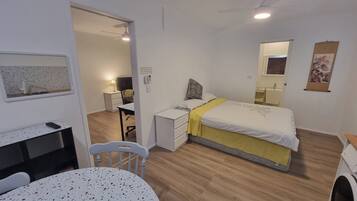 2 bedrooms, desk, iron/ironing board, WiFi