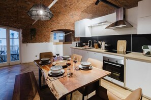 Fridge, microwave, oven, stovetop - Dreamy Brick Loft- Central & Right on the Ilz (Passau)