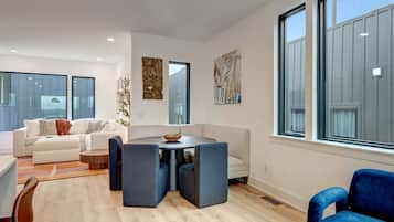 House | 4 bedrooms, Internet