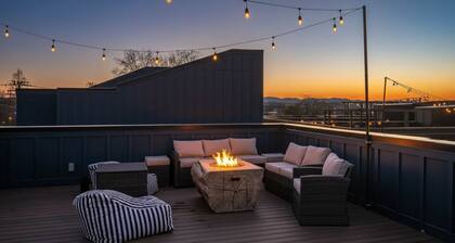 Luxury Hot tub Rooftop Deck Game Room Nashville