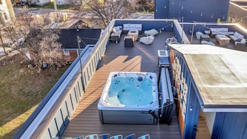 House | 8 bedrooms, Internet