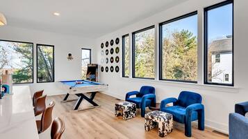 House | 8 bedrooms, Internet