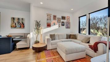 House | 8 bedrooms, Internet