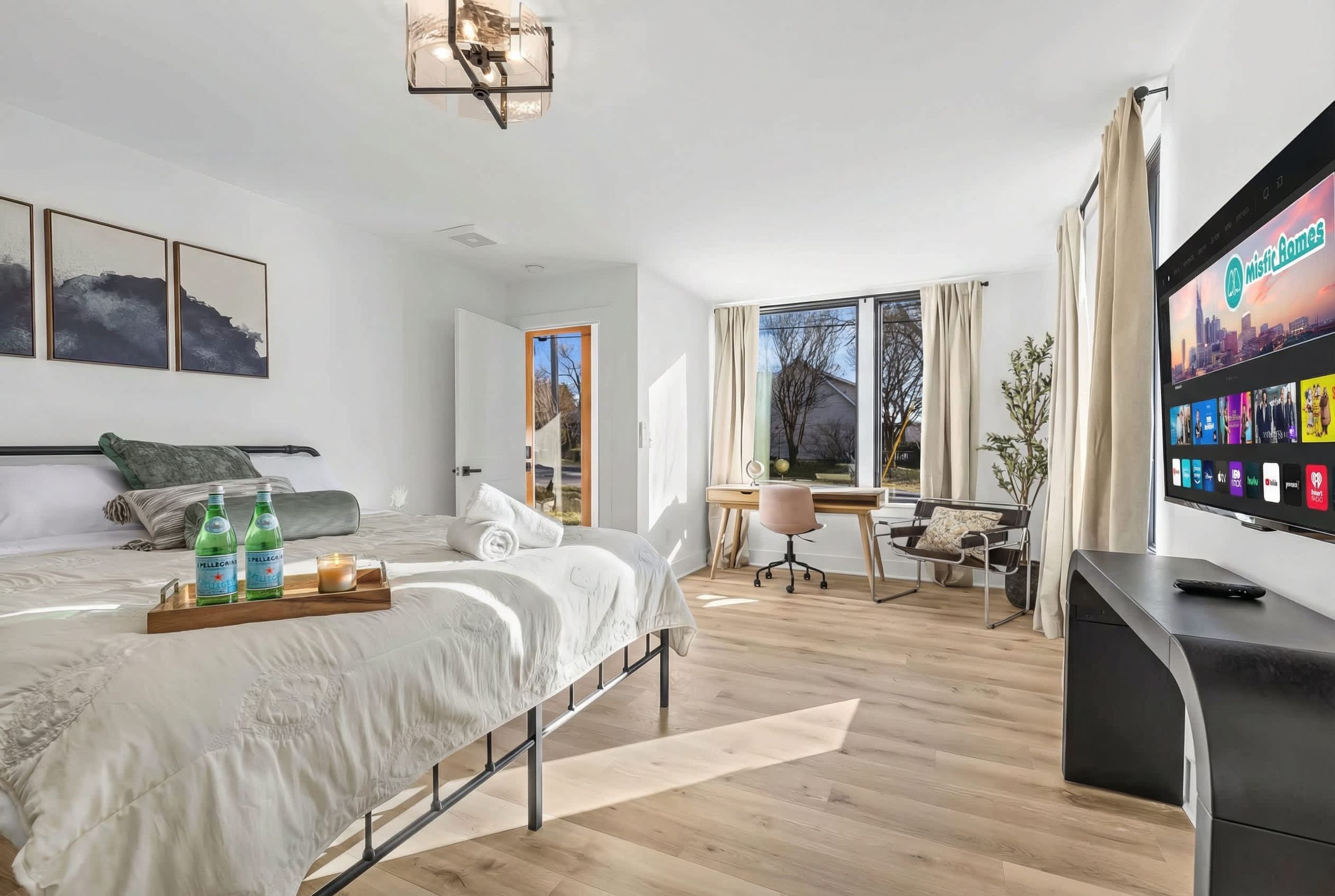 4 عدّة غرف نوم وخدمة الإنترنت