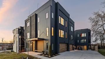 Hus | 4 soverom, skrivebord og internett