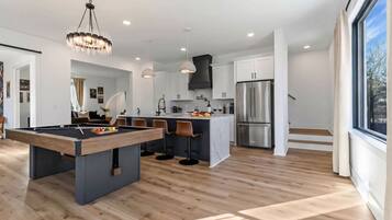 Casa | 4 quartos, acesso à internet de alta velocidade