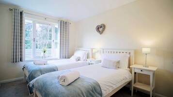 4 bedrooms, iron/ironing board, free WiFi, bed sheets