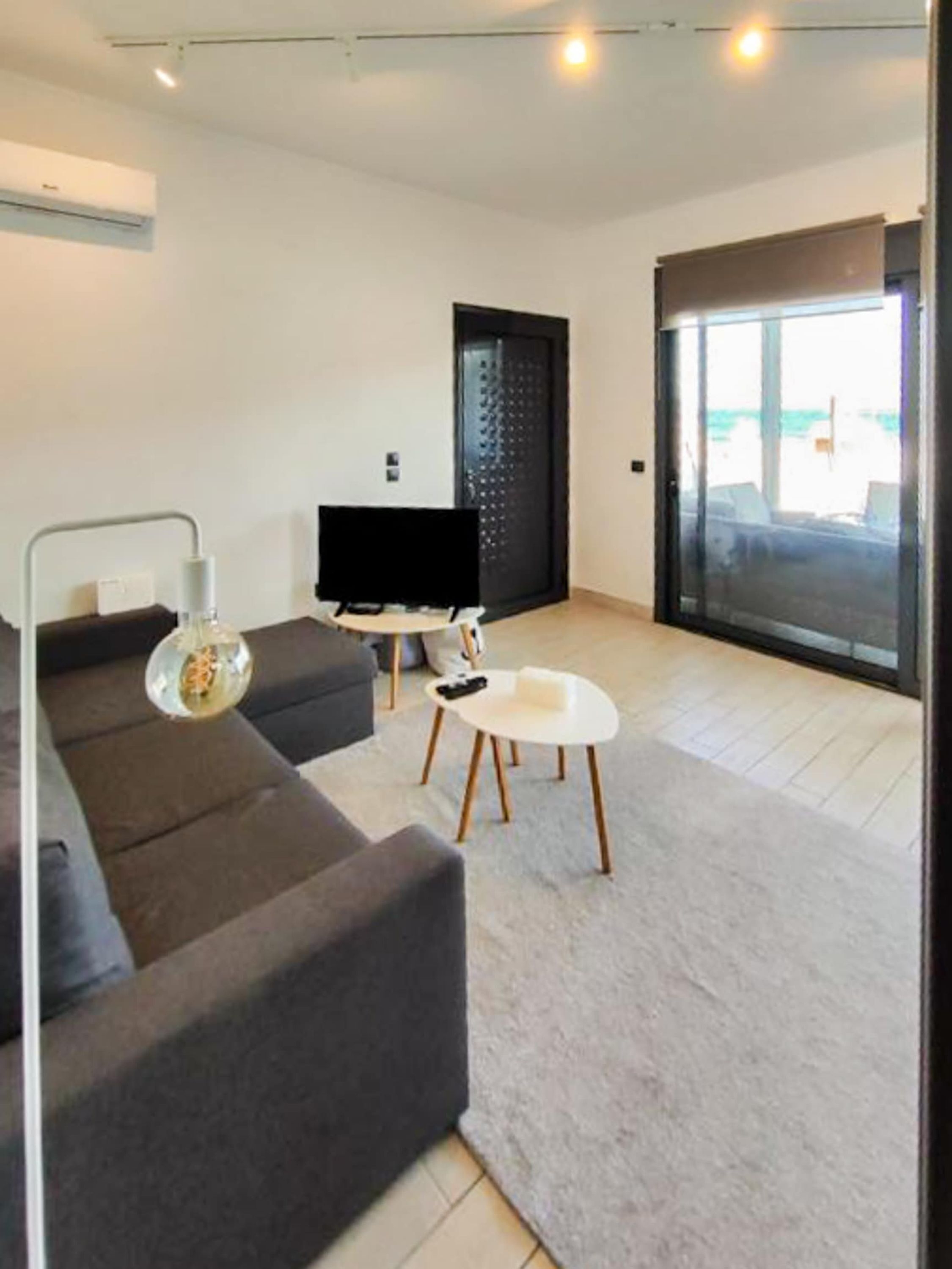 1 bedroom, soundproofing, Internet