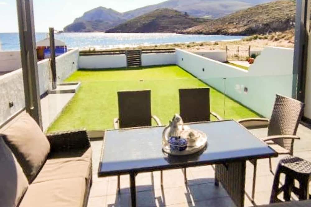 Marilous House - Skyros Beachfront Getaway