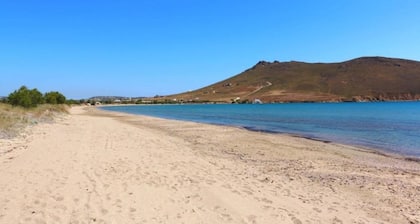 Marilous House - Skyros Beachfront Getaway
