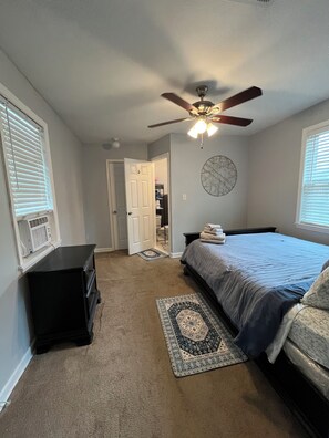 3 bedrooms, desk, iron/ironing board, free WiFi