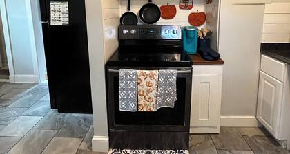 Cozy 3BR 2BA Home – 5 Mins from Downtown Savannah- Perfect for Monthly Stays