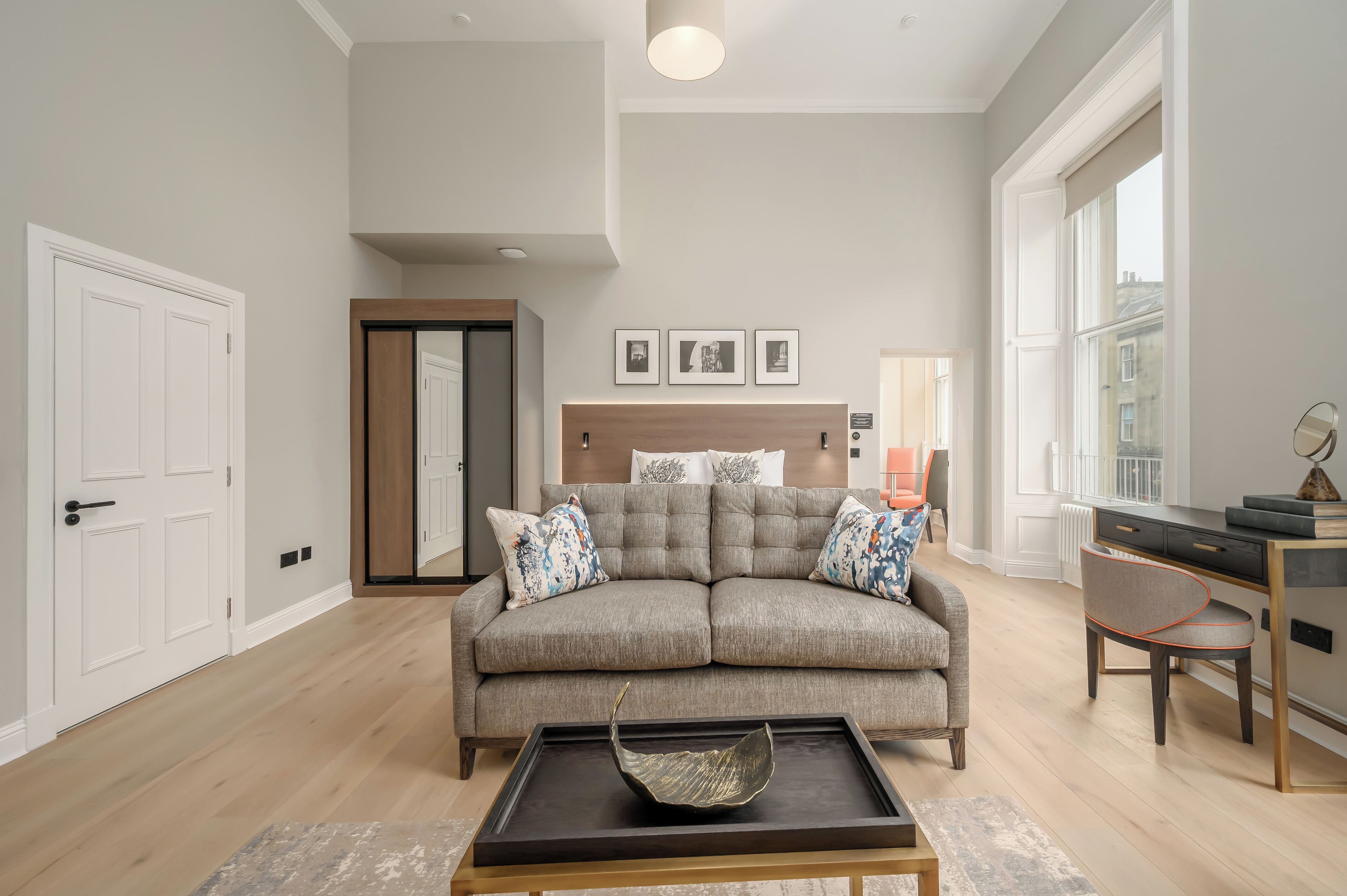 Deluxe Studio | In-room safe, laptop workspace, iron/ironing board