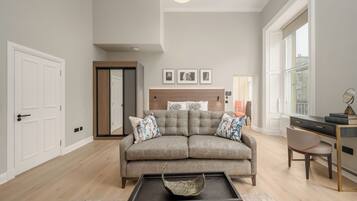 Deluxe Studio | In-room safe, laptop workspace, iron/ironing board