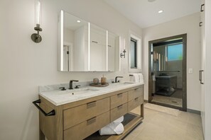 Shower, hair dryer, towels - Modern Luxury Meets Tranquility (PRINCEVILLE)