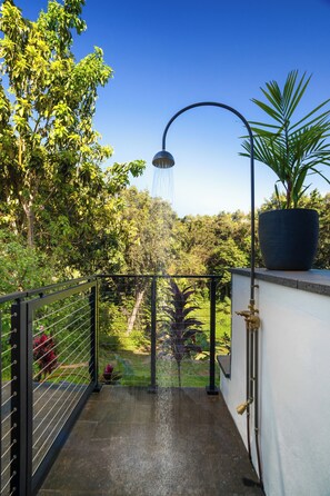 Property grounds - Modern Luxury Meets Tranquility (PRINCEVILLE)