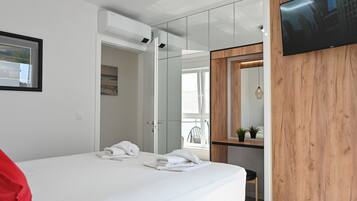 Deluxe Apartment, 3 Bedrooms, Private Pool, Pool View | Free WiFi