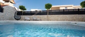 Smash C Apartments for 12- private pool