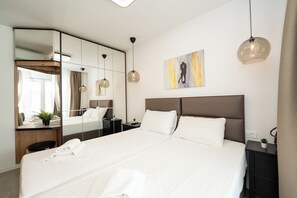 Apartamento Deluxe, 3 habitaciones, piscina privada, vistas a la piscina | Wifi gratis