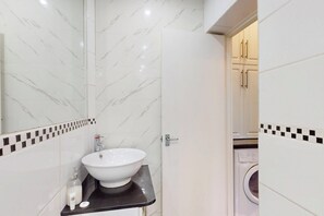 Hårføner, håndklær, såpe og toalettpapir