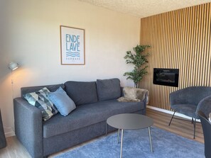 Leilighet – comfort, privat bad, havutsikt | Oppholdsrom
