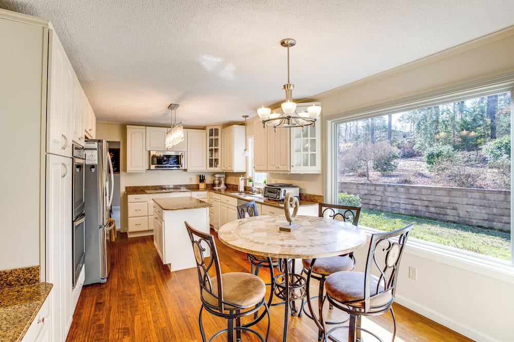 Near Lake Murray: Family Getaway w/ Screened Porch - Monetta, SC