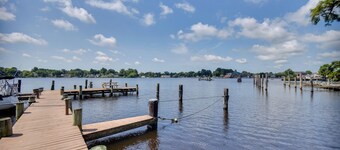 Boat & Fish: Waterfront Gem on Pasquotank River!