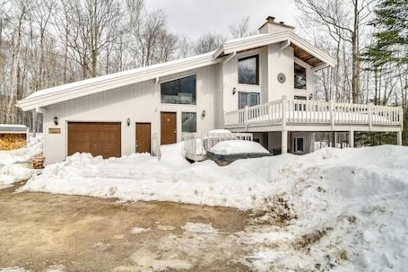 House (3 Bedrooms) | Interior. Ski, Game & Grill: Family Retreat in Glen
