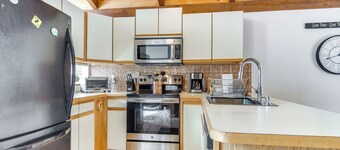 Ski, Game & Grill: Family Retreat in Glen